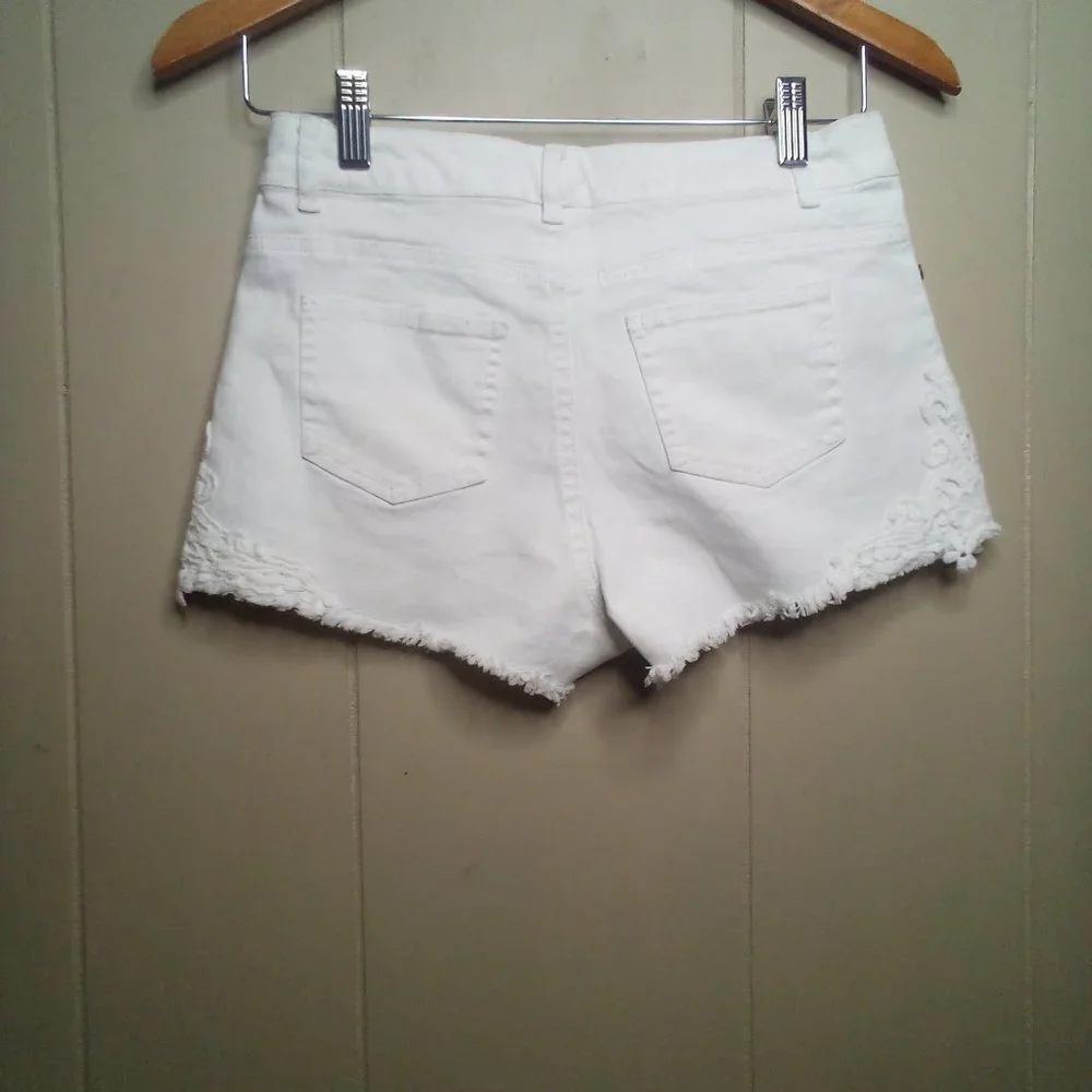 Ambiance Apparel Denim Shorts S Embroidered Raw Hem White